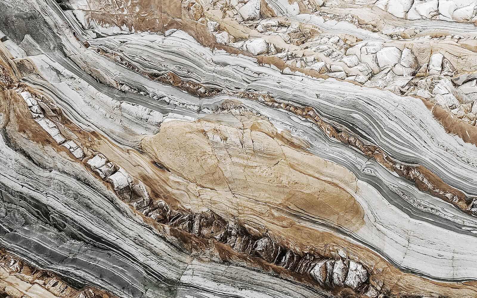 Striking patterns in natural stone