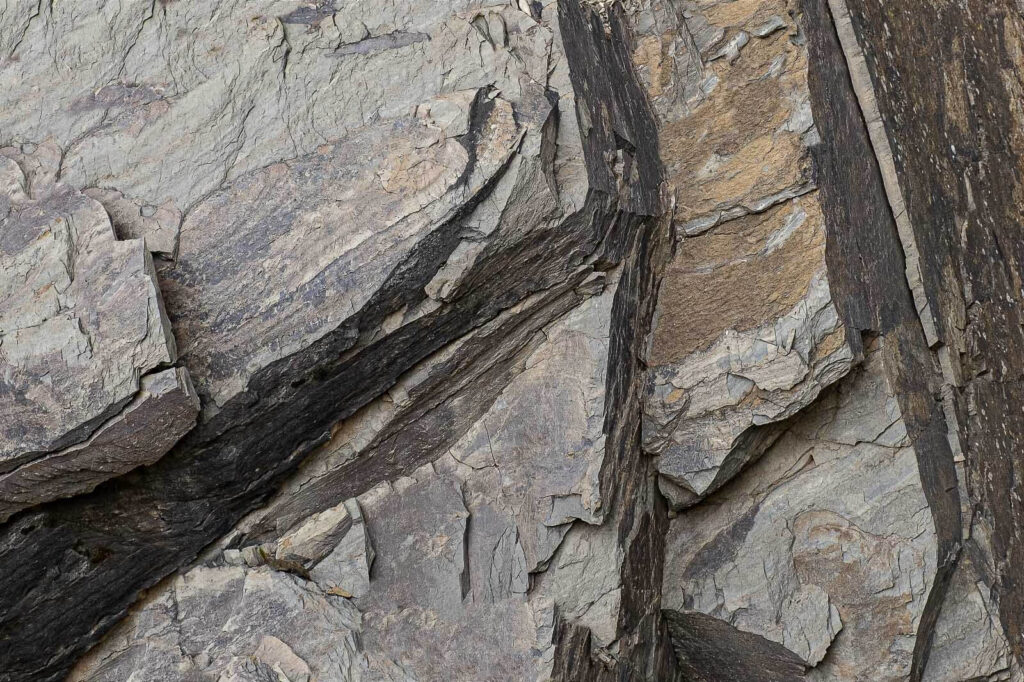 Přírodní vzory ve vrstevnatých skalních útvarech Přírodní vzory ve vrstevnatých skalních útvarech