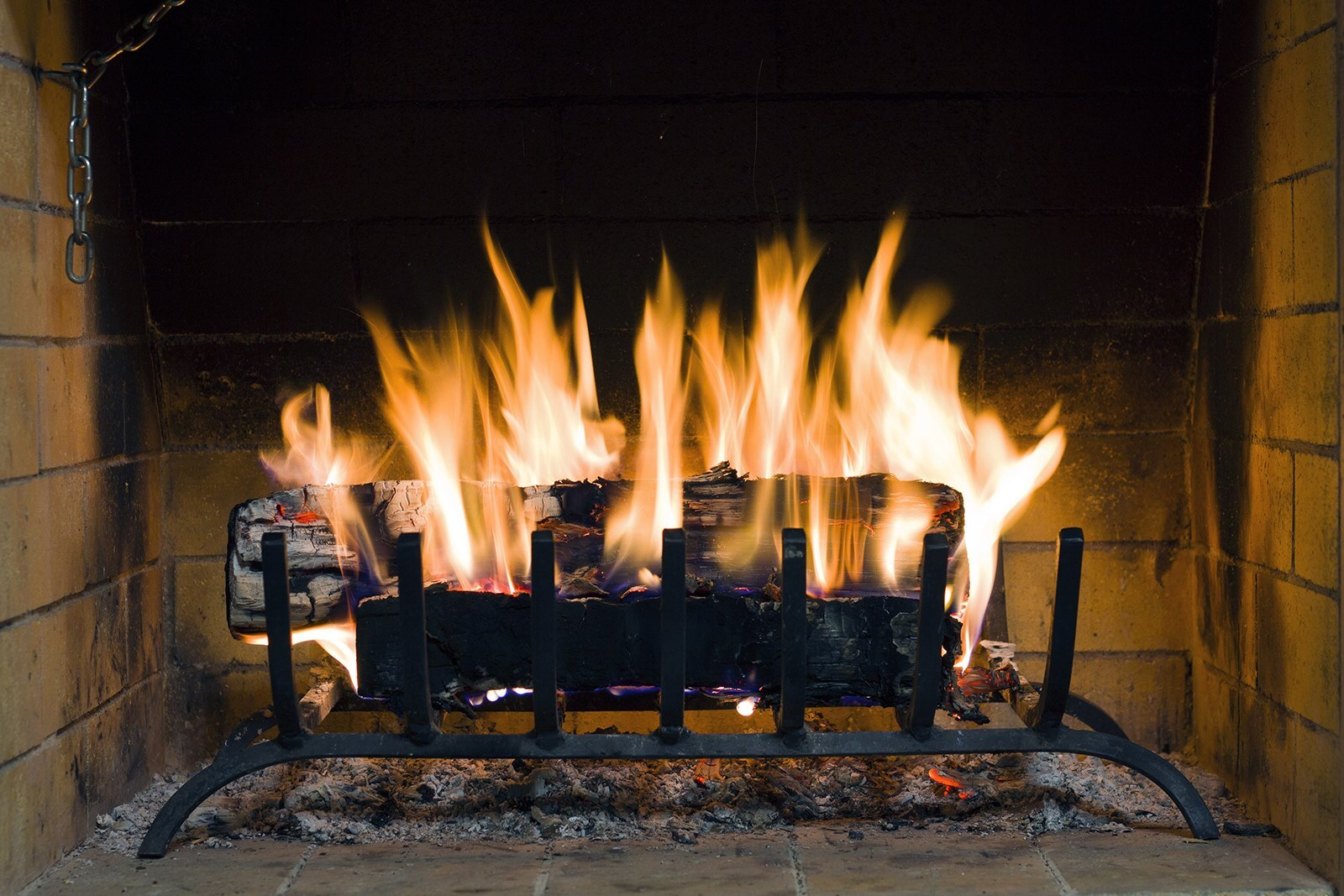 u56584p - Oheň v krbu - tegory