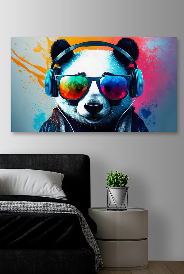 Panda se sluchátky na uších a slunečními brýlemi Panda se sluchátky na uších a slunečními brýlemi