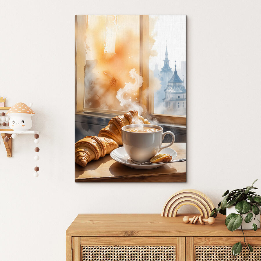 Šálek kávy a croissanty na stole