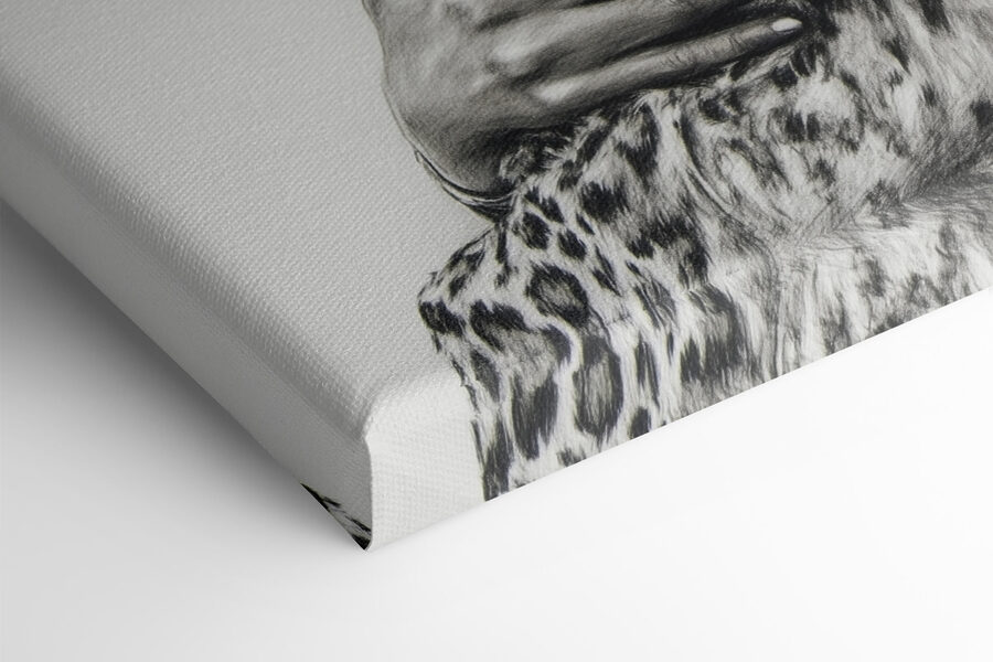 Kresba ženy objímající leoparda