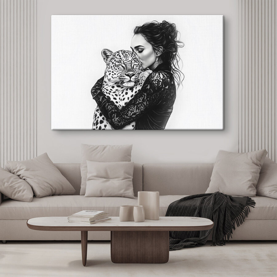 Žena objímající leoparda
