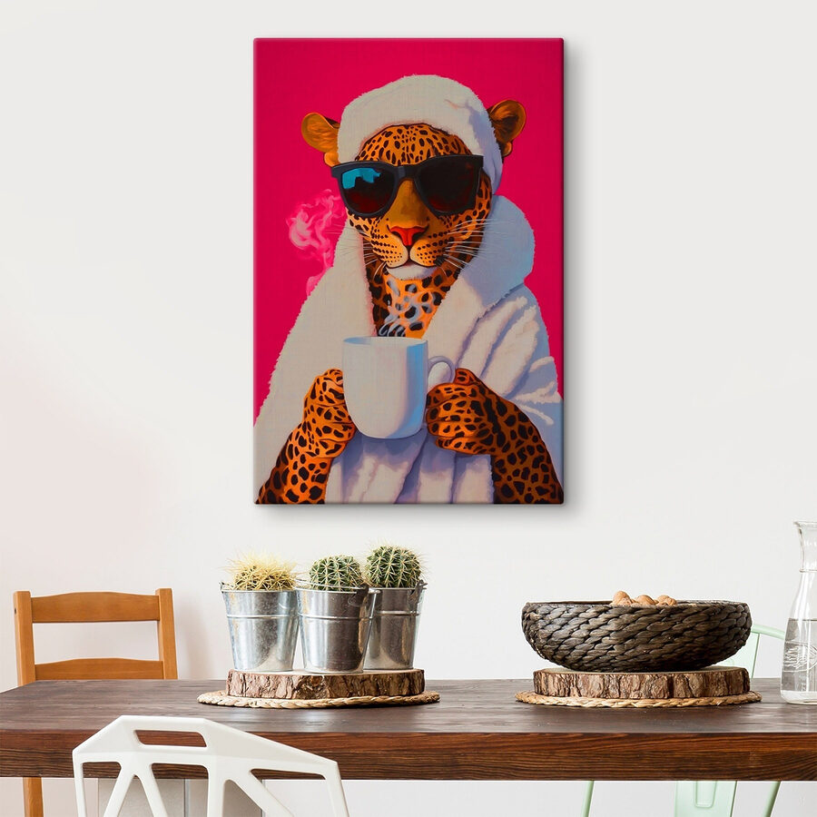 Obraz leoparda v hábitu a slunečních brýlích, který drží pohár Obraz leoparda v hábitu a slunečních brýlích, který drží pohár