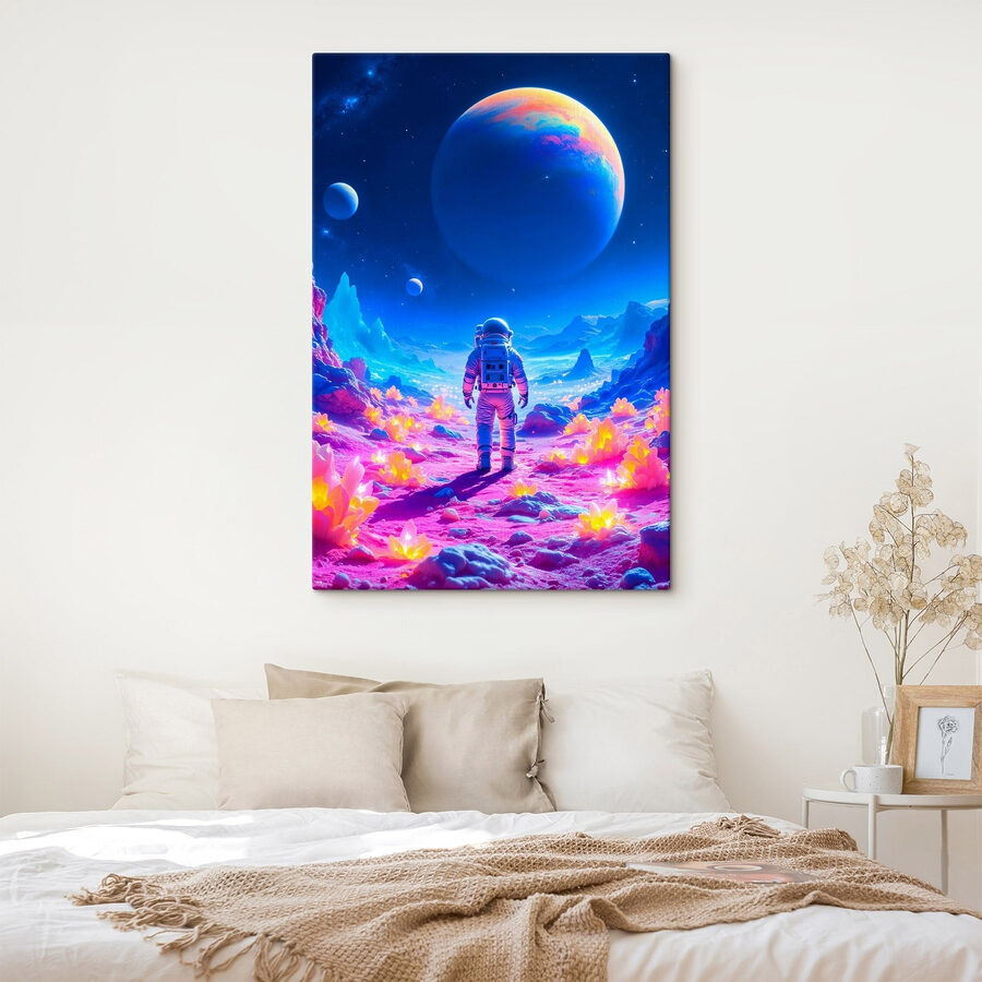 Astronaut kráčející po poušti