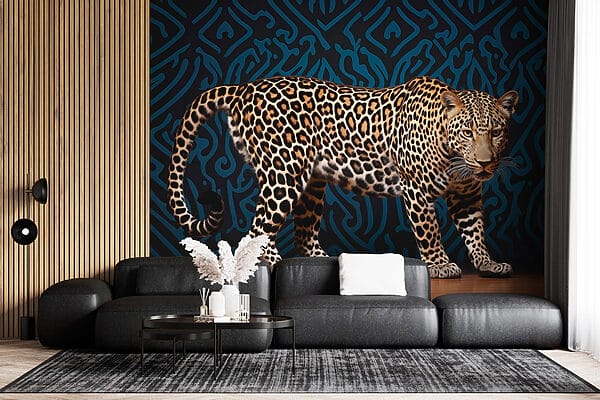 Leopard stojící na dřevěné podlaze Leopard stojící na dřevěné podlaze