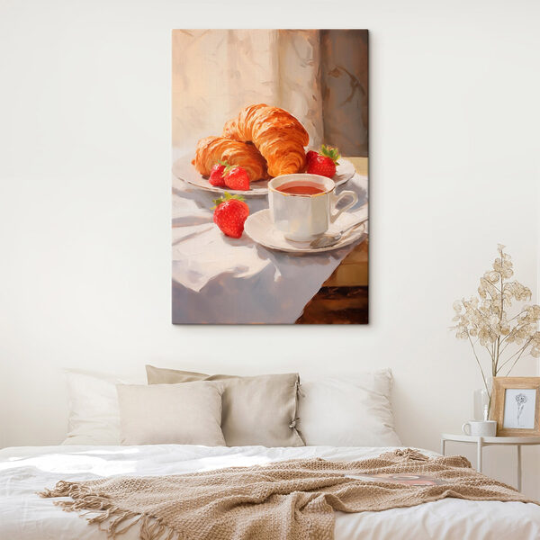 Croissant a jahody na talíři Croissant a jahody na talíři