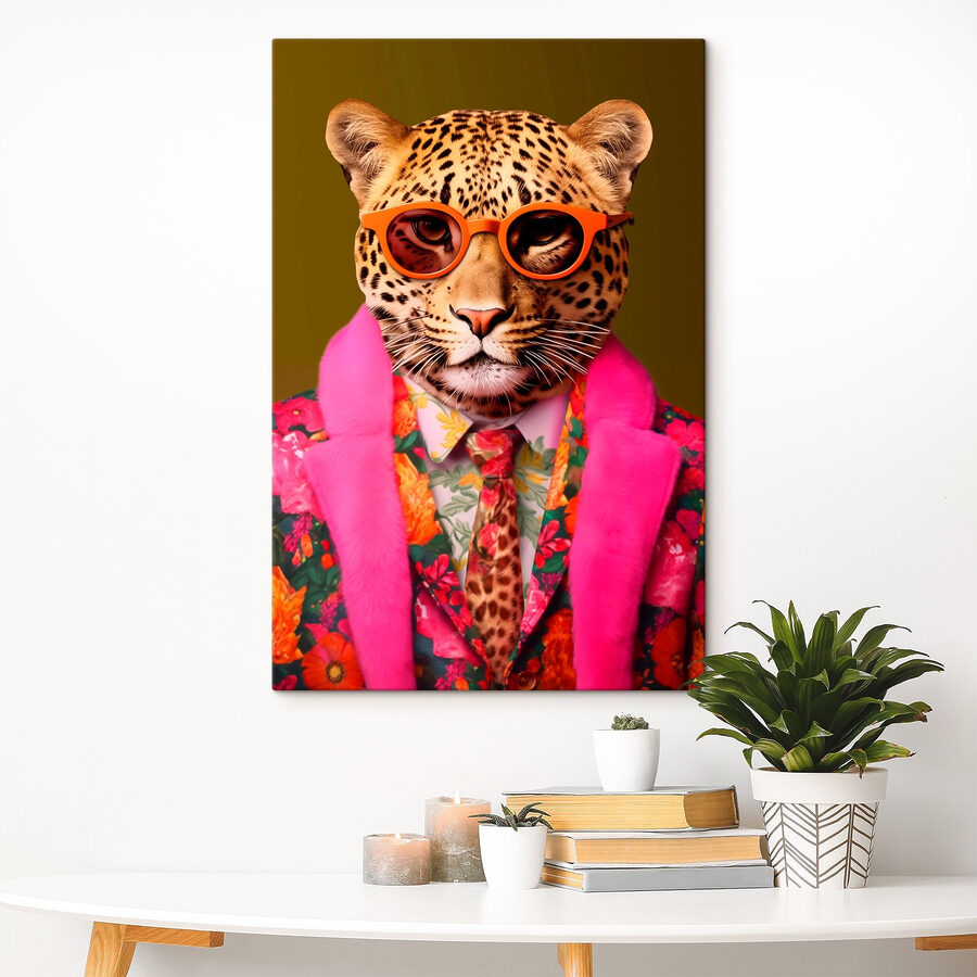 Leopard v obleku a slunečních brýlích
