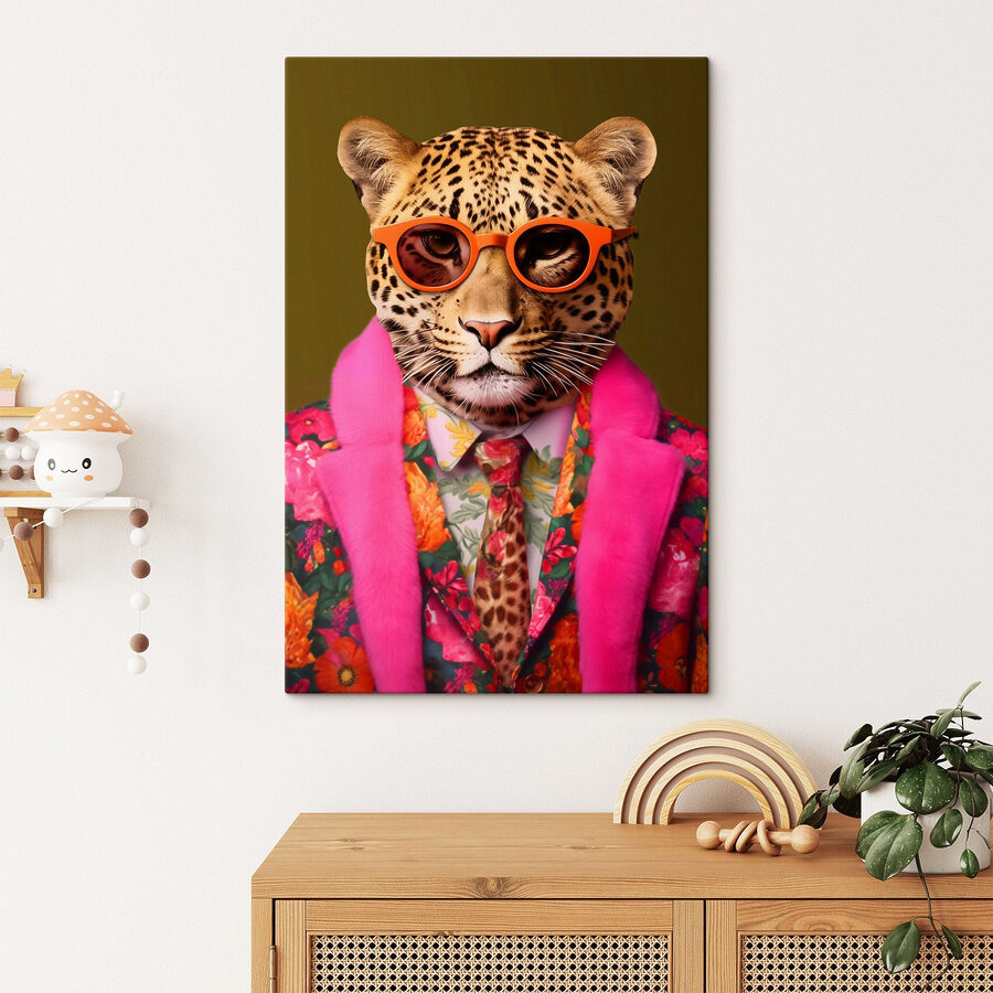 Leopard v obleku a slunečních brýlích