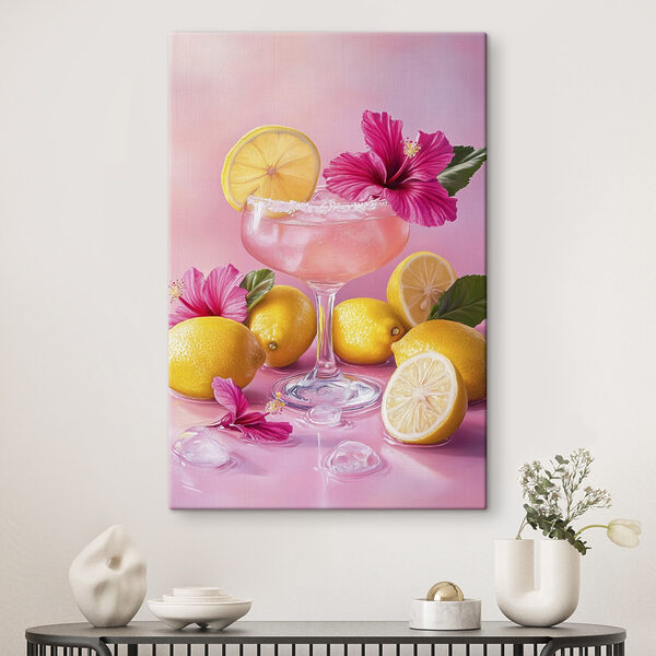 Sklenice s růžovým nápojem a citrony Sklenice s růžovým nápojem a citrony