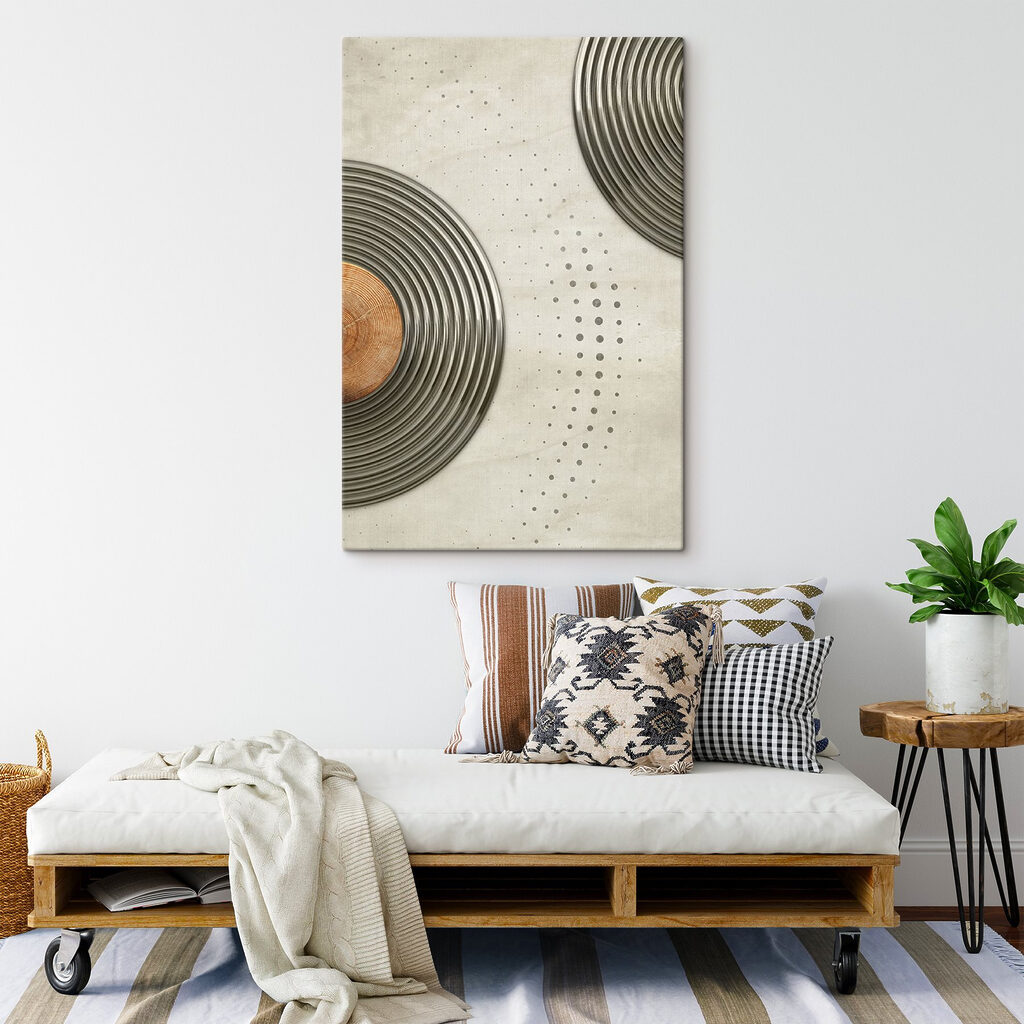 A circular metal rings with a brown circle