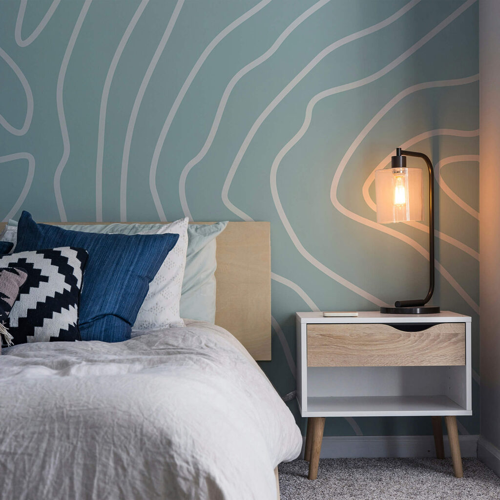 Bílé čáry na modrém pozadí