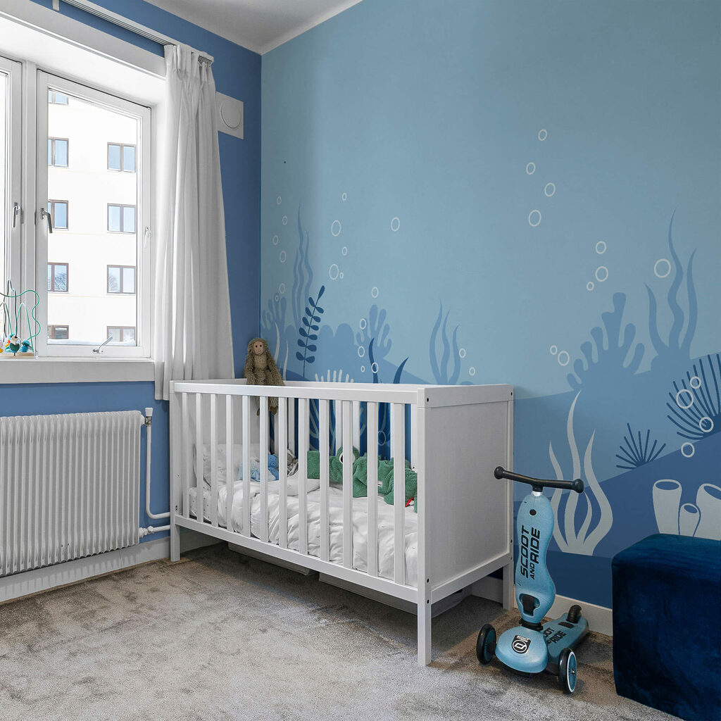 Modrá a bílá podvodní scéna