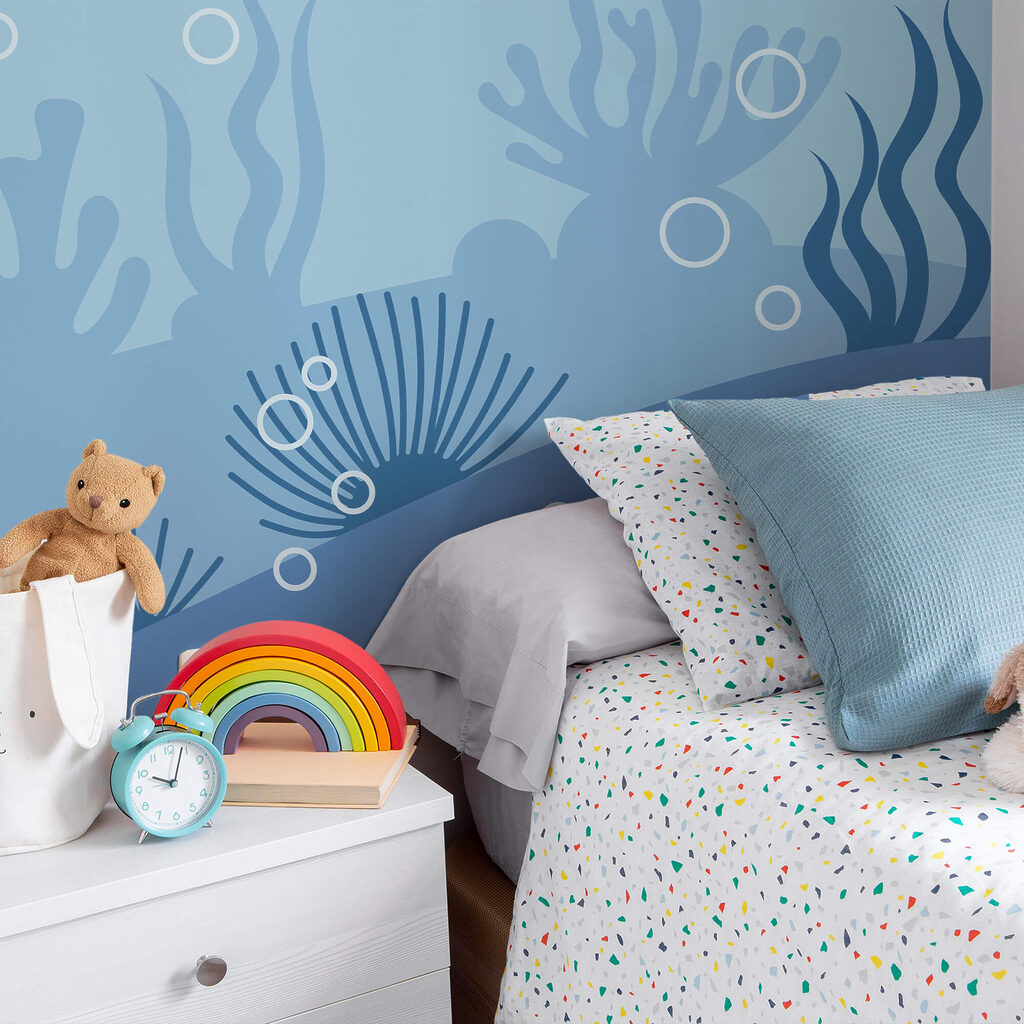 Modrá a bílá podvodní scéna