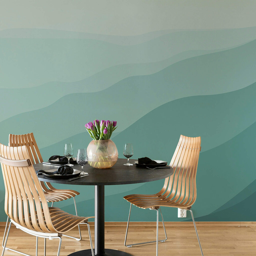 Zelené kopce s modrou oblohou