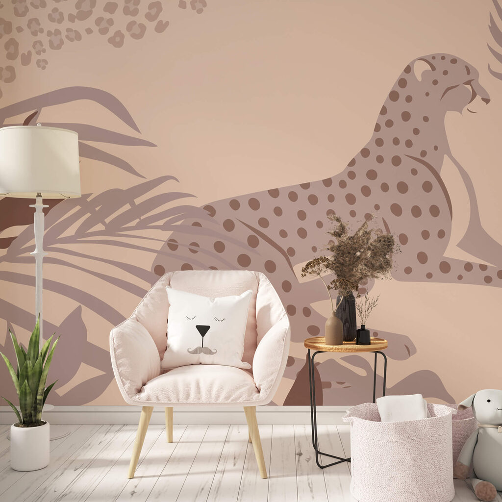 Gepard ležící s rostlinami