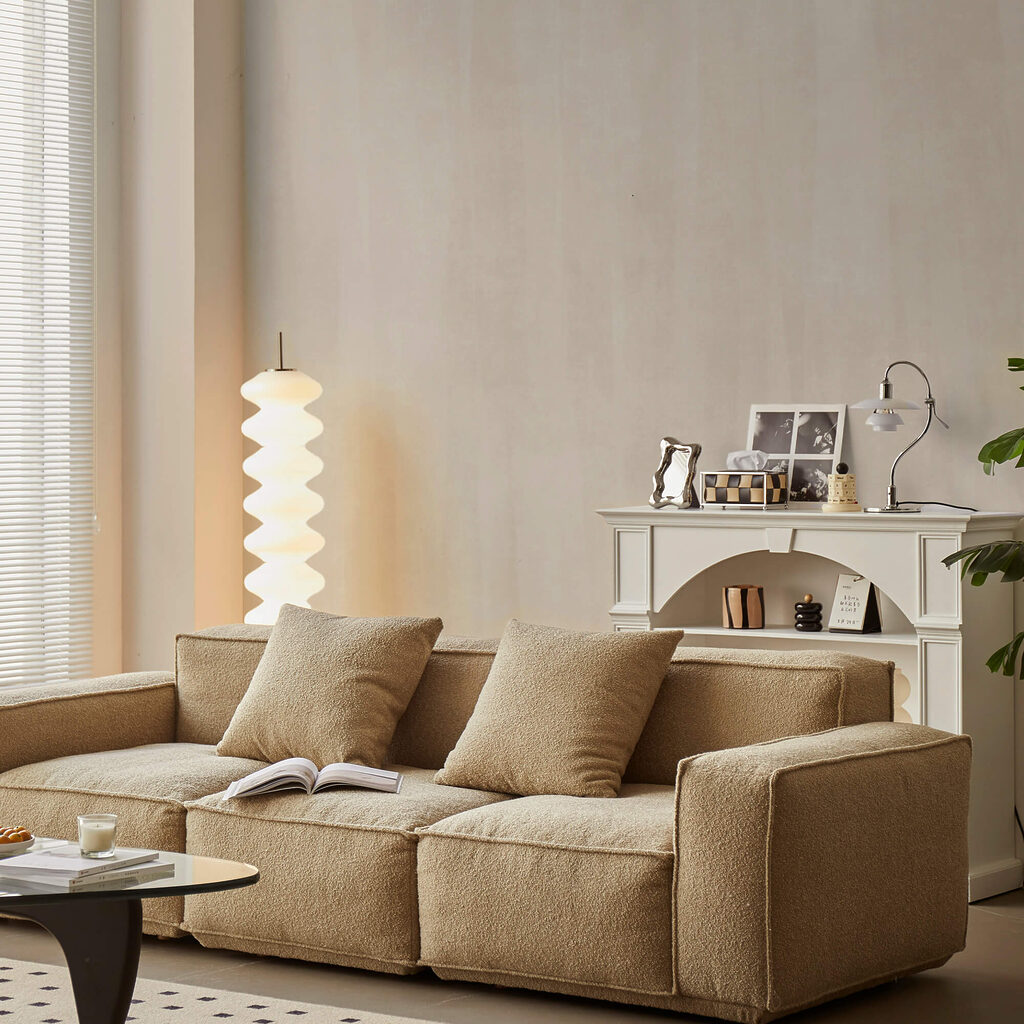 Jemné pruhy v měkkých neutrálních tónech