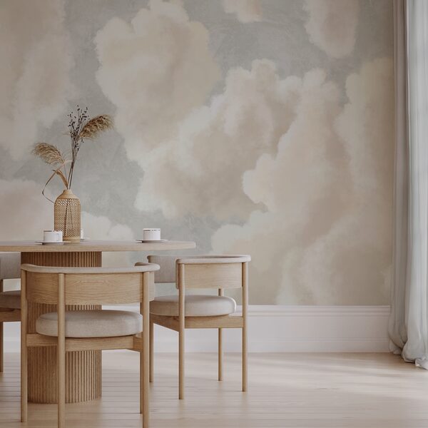 Měkká oblaka plující po klidné obloze