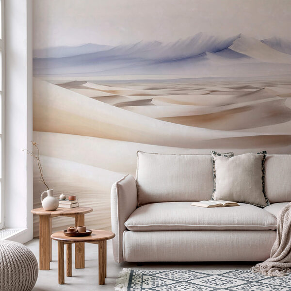 Pouštní krajina s horami v pozadí