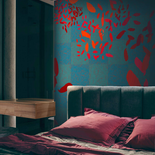 Červené listy na modrém pozadí