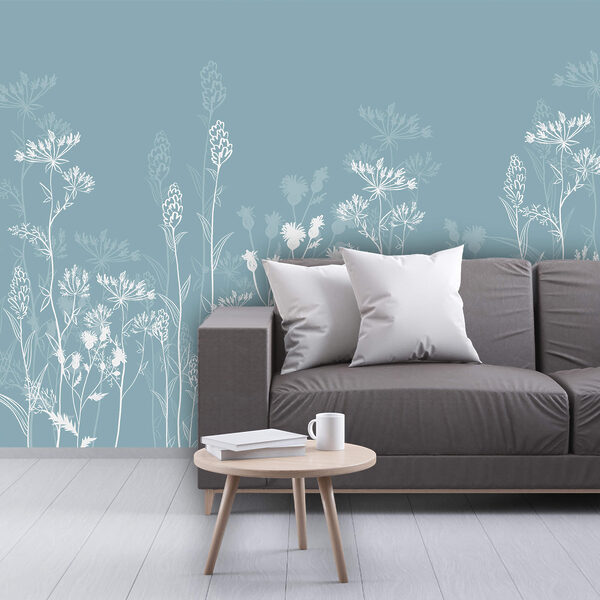 Bílé květy na modrém pozadí