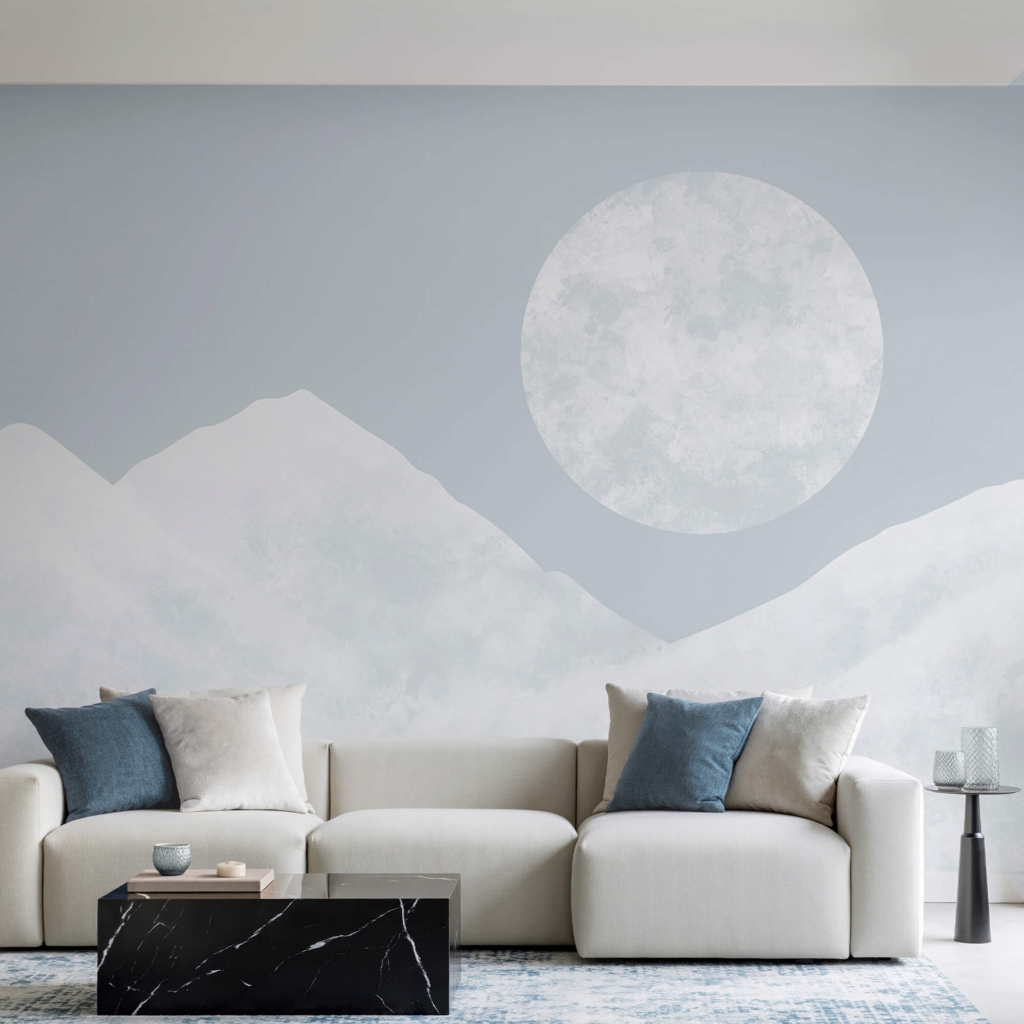 Měsíc nad zasněženou horou