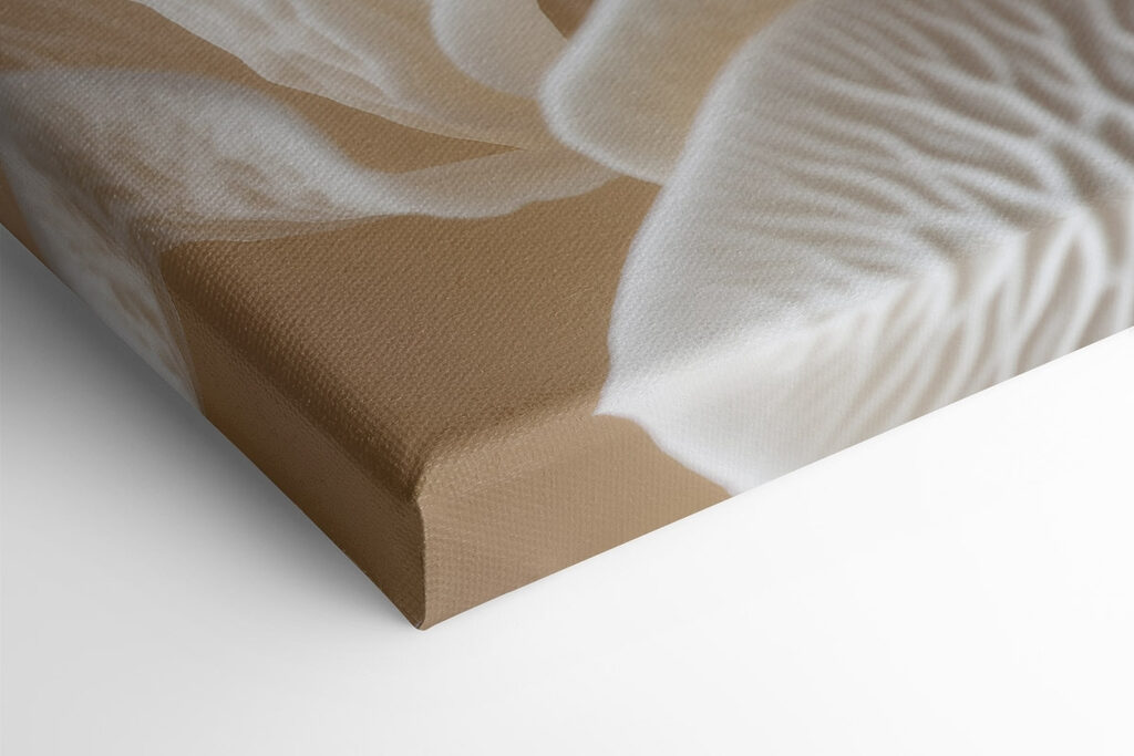 Delicate layers in graceful formations