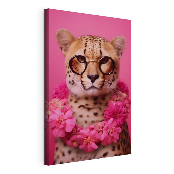 Leopard s brýlemi a náhrdelníkem z květin Obraz Leopard s brýlemi a náhrdelníkem z květin